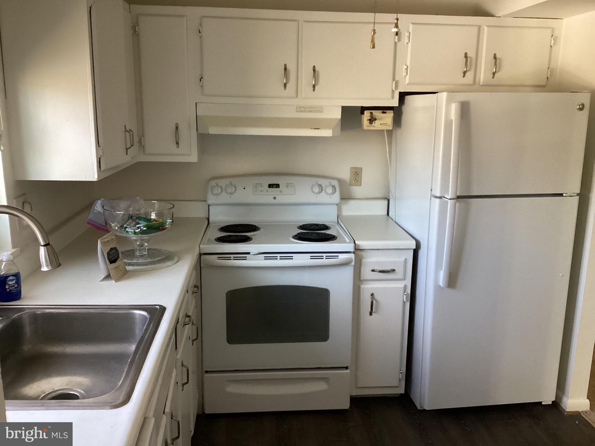 15712 Dorset Road, Unit 304 Laurel, MD 20707 - Photo 21 of 22 Kitchen
