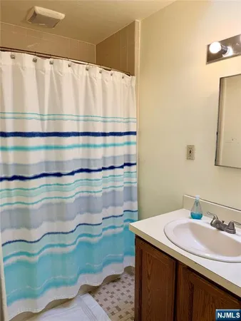 $1,700 | 13 Sheridan Avenue, Ho-Ho-Kus, NJ 07423
