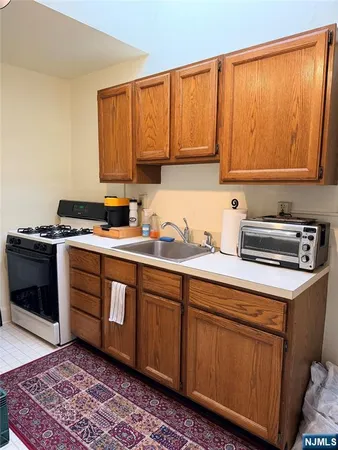 $1,700 | 13 Sheridan Avenue, Ho-Ho-Kus, NJ 07423