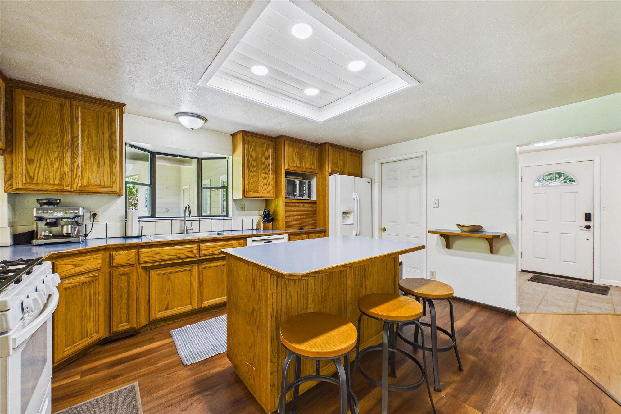 655 Gibson Creek Road Whitethorn, CA 95589 - Photo 17 of 60