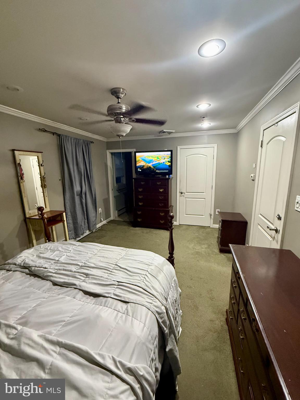 1608 Columbus Road Burlington, NJ 08016 - Photo 12 of 20 Cozy bedroom with modern amenities.