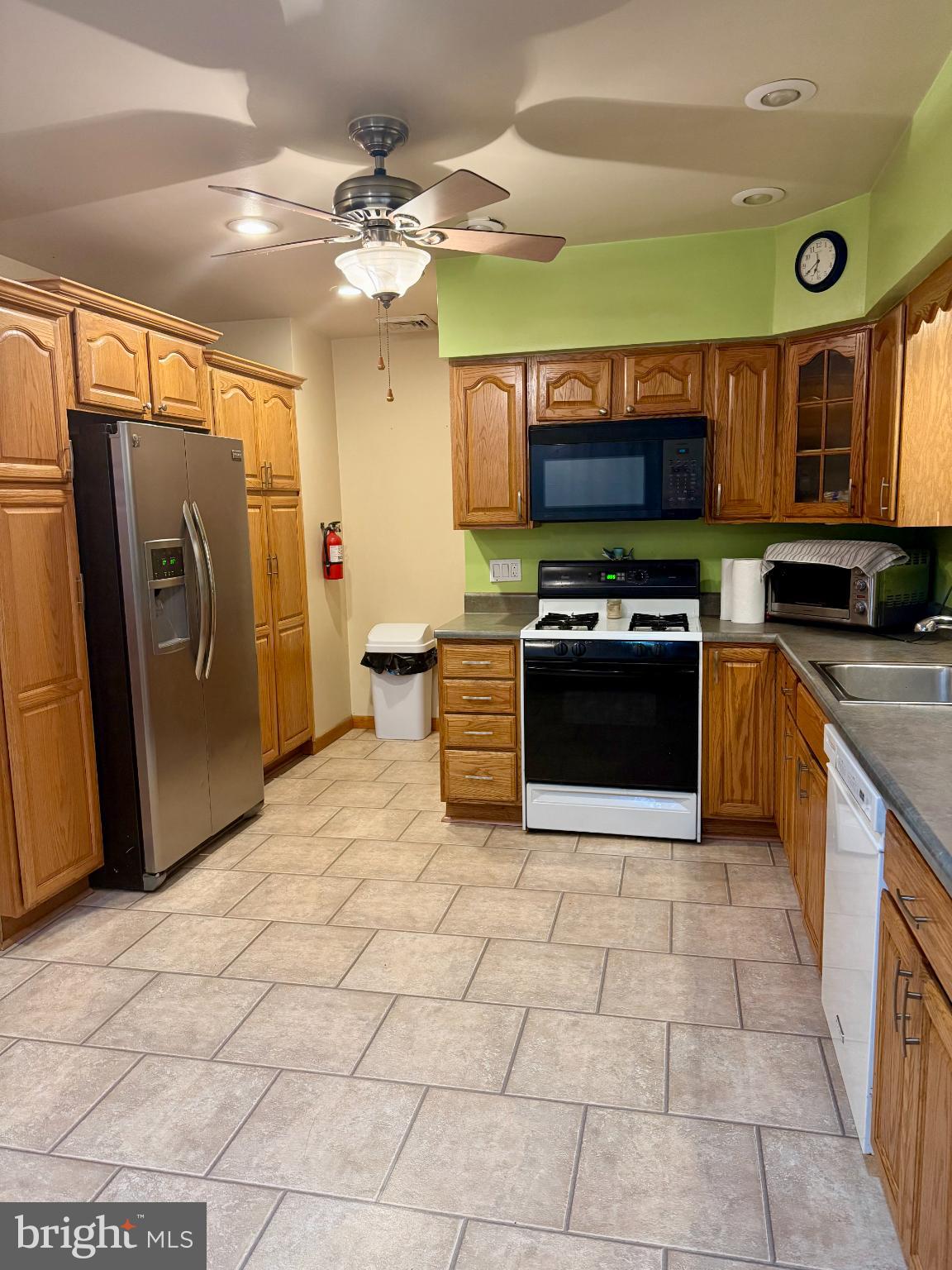 1608 Columbus Road Burlington, NJ 08016 - Photo 3 of 20 Bright and inviting kitchen with modern charm.