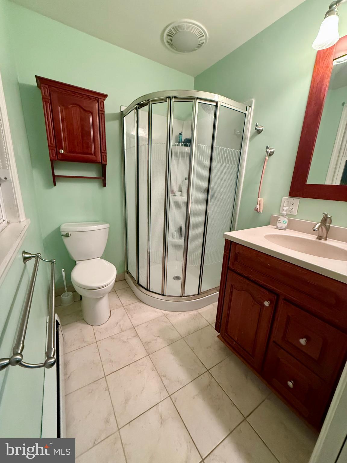 1608 Columbus Road Burlington, NJ 08016 - Photo 10 of 20 Charming bathroom with modern touches.