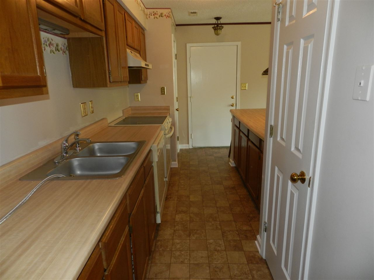2010 Quaker Landing, Unit 103 Raleigh, NC 27603 - Photo 10 of 24 Kitchen
