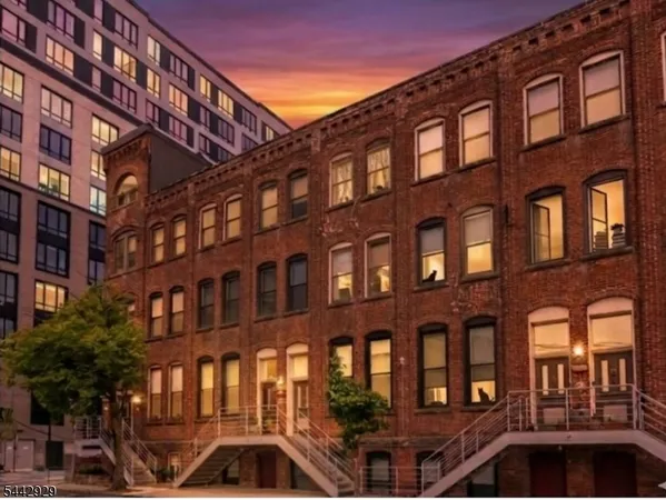$333,000 | 54 McWhorter Street, Unit 105, Newark, NJ 07105