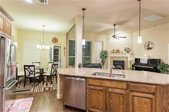 $3,195 | 423 Palacio Street, Irving, TX 75039