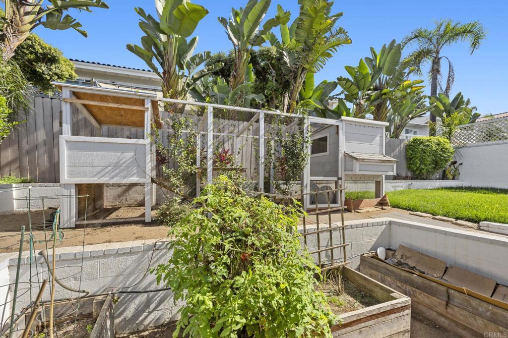 1561 Neptune Avenue Encinitas, CA 92024 - Photo 28 of 30 a view of a patio with table and chairs and potted plants