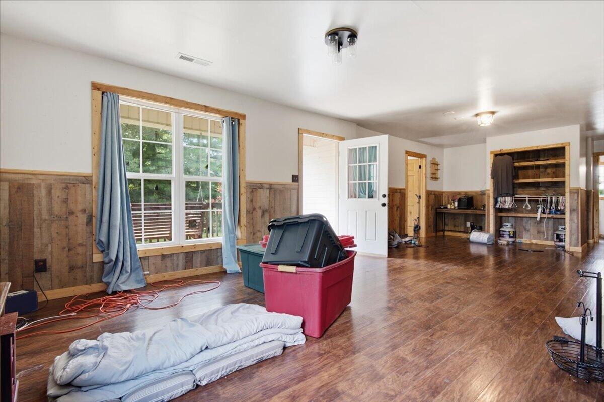 82 Hansen Road Pine Knot, KY 42635 - Photo 16 of 32 16-Living Room