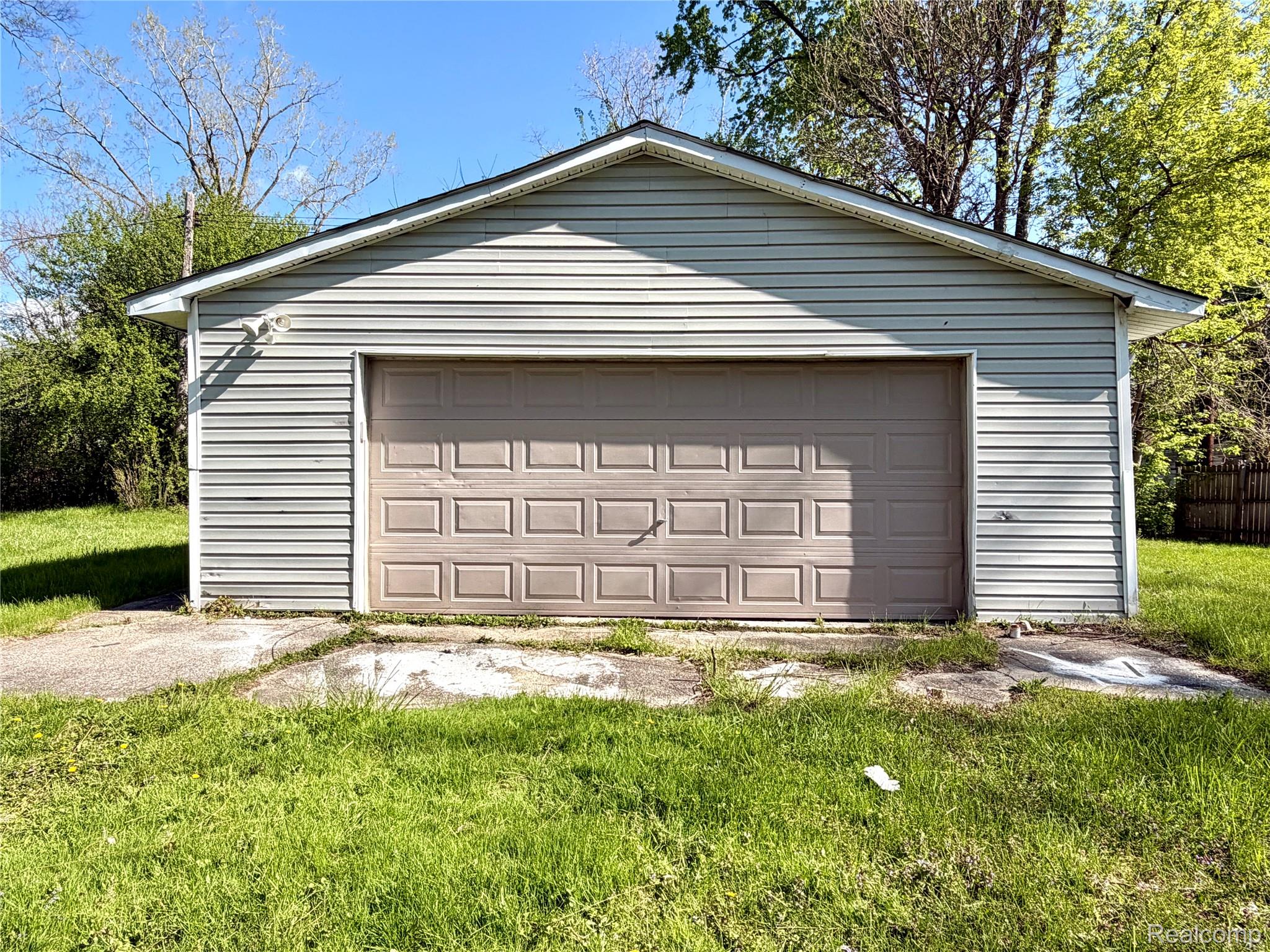627 Franklin Road Pontiac, MI 48341 - Photo 18 of 21 Garage1.jpg