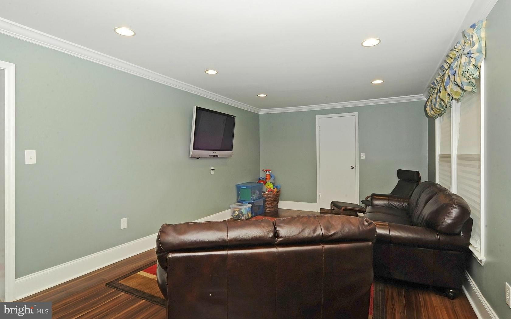 3400 Taney Road Baltimore, MD 21215 - Photo 11 of 30 Main Level Family Room