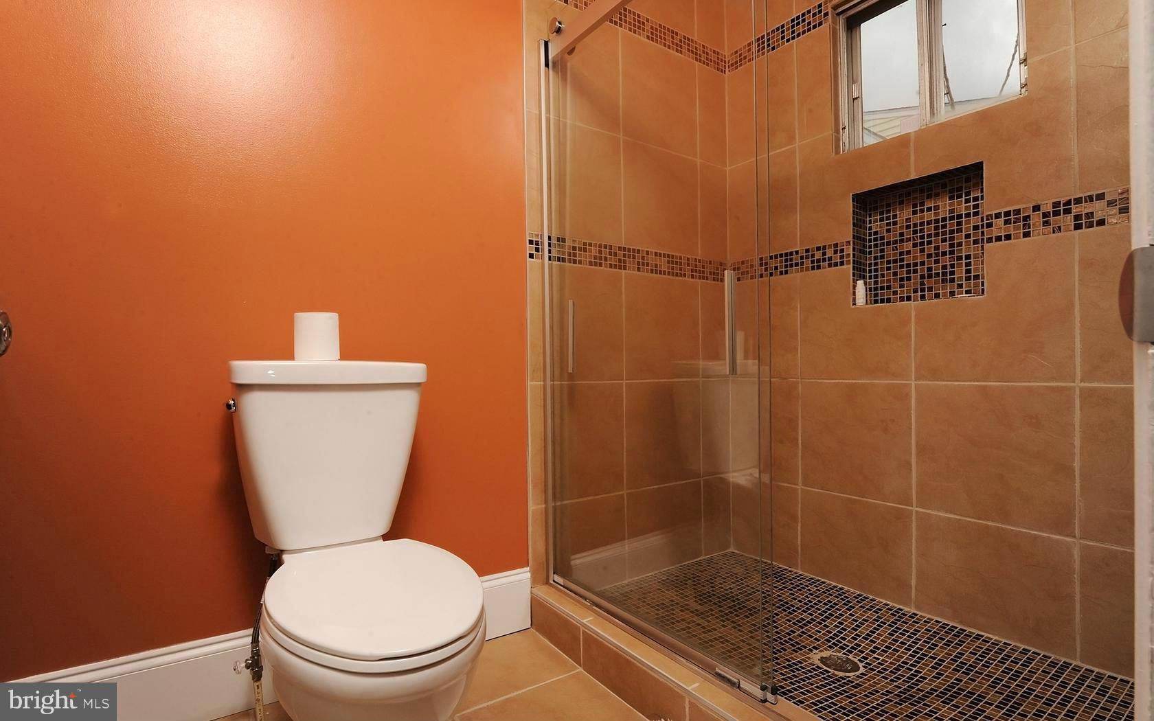 3400 Taney Road Baltimore, MD 21215 - Photo 14 of 30 Bath
