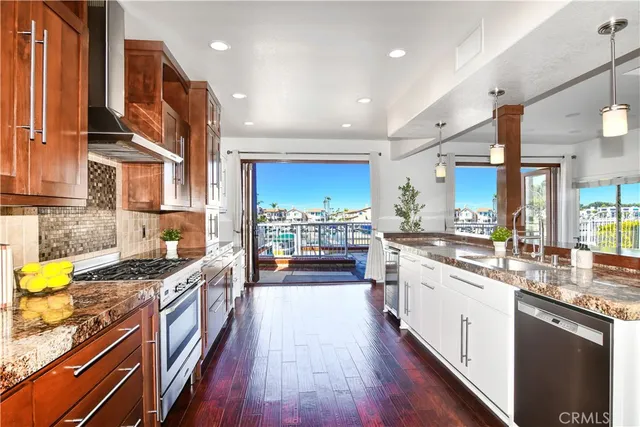 $2,350,000 | 347 Empire Landing, Long Beach, CA 90803
