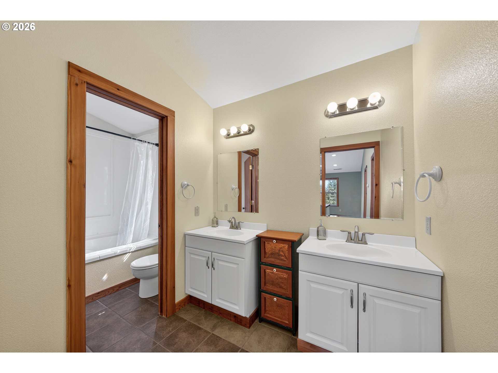 1020 Spooner Ridge Lane Oakland, OR 97462 - Photo 19 of 44 Bathroom