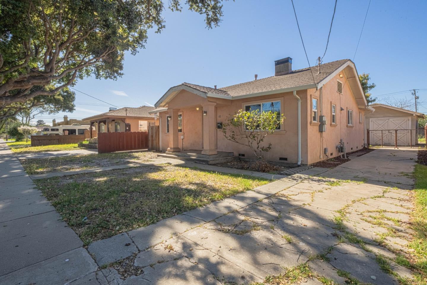 40 Oak Street Salinas, CA 93901 - Photo 2 of 28 a front view of house with yard