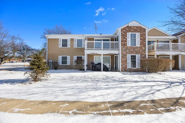 $240,000 | 2057 Lancaster Circle, Unit 101C, Naperville, IL 60565