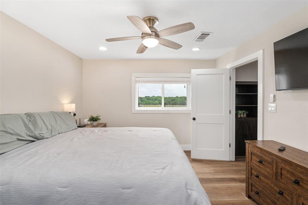 2129 Hcr 3322 Loop Hubbard, TX 76648 - Photo 22 of 38 2nd upstairs ensuite bedroom.