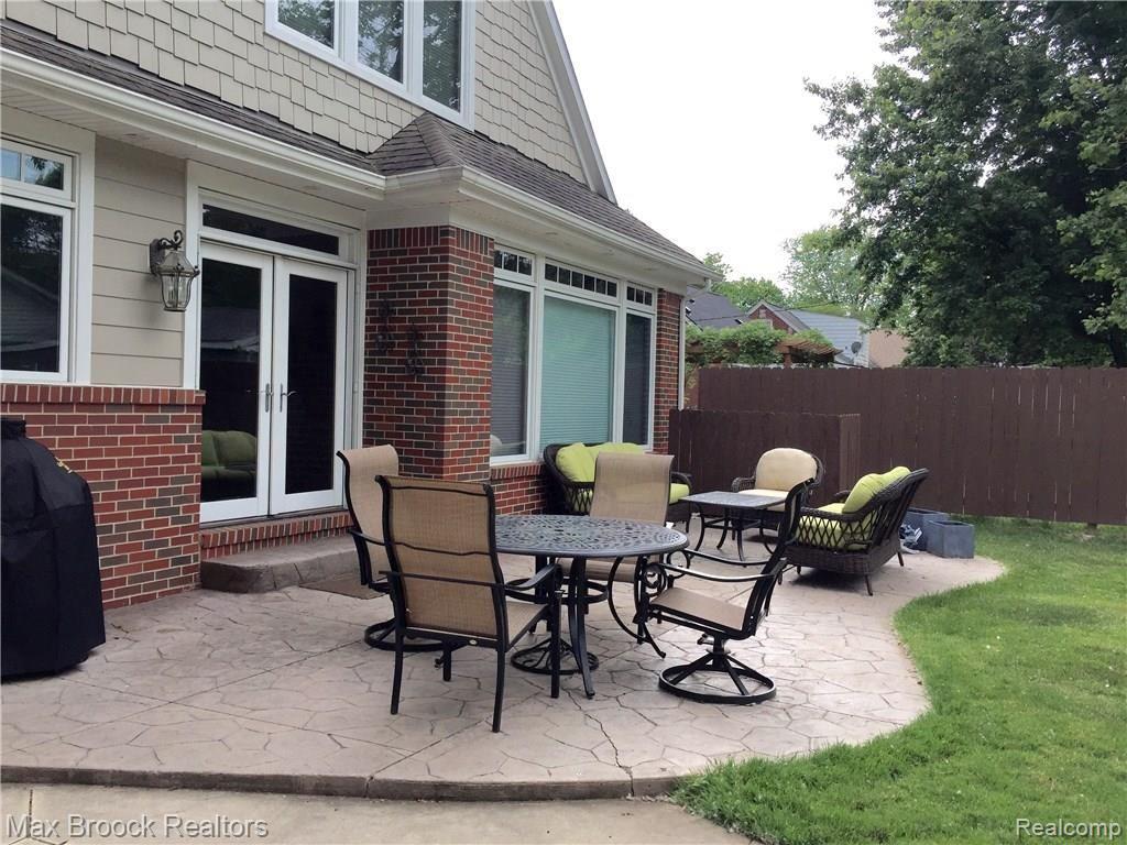 2253 Pembroke Road Birmingham, MI 48009 - Photo 60 of 62 ENTERTAIN OR RELAX OUTDOORS