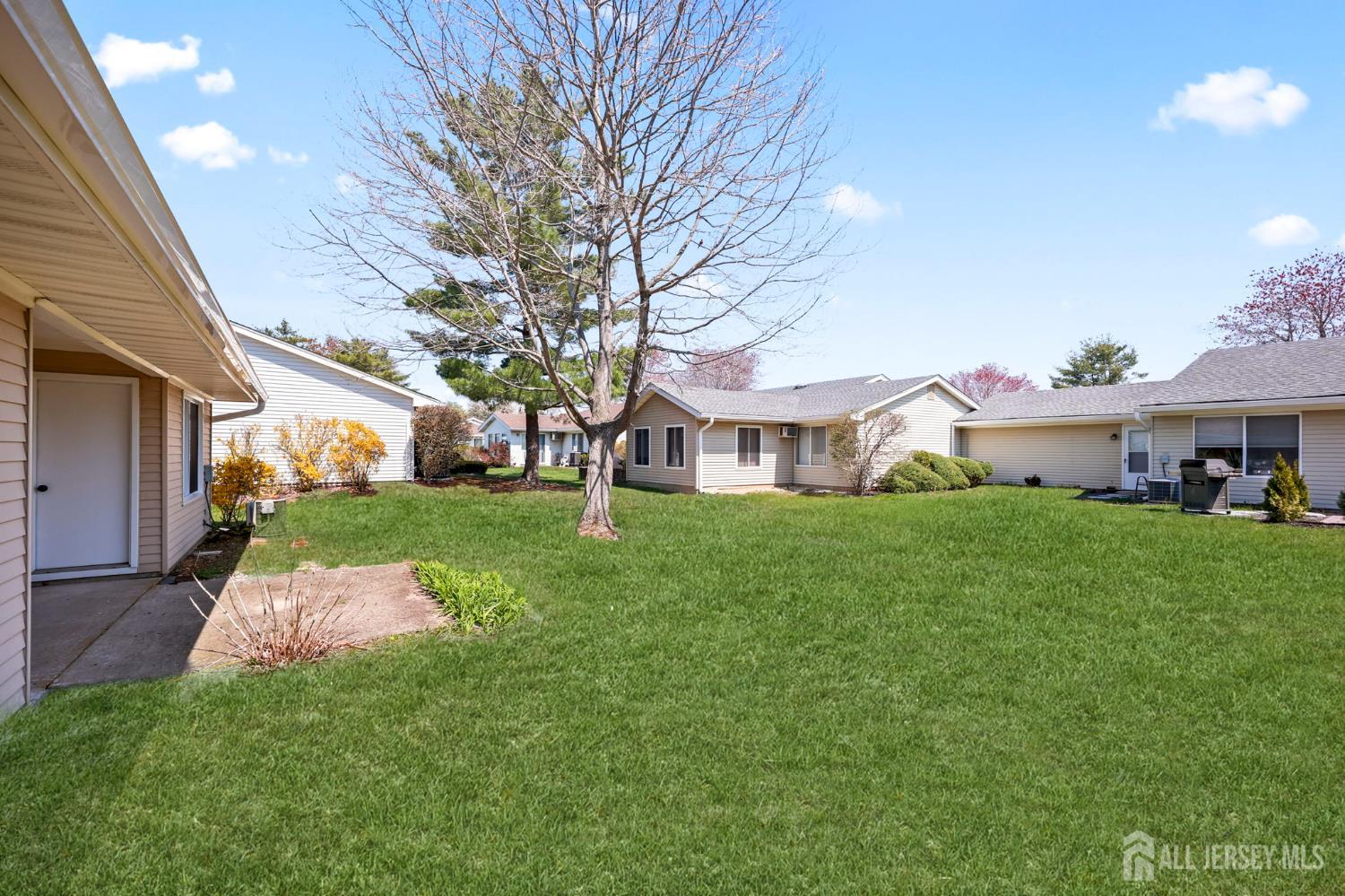 701 Croydon Road, Unit A Monroe Township, NJ 08831 - Photo 30 of 33