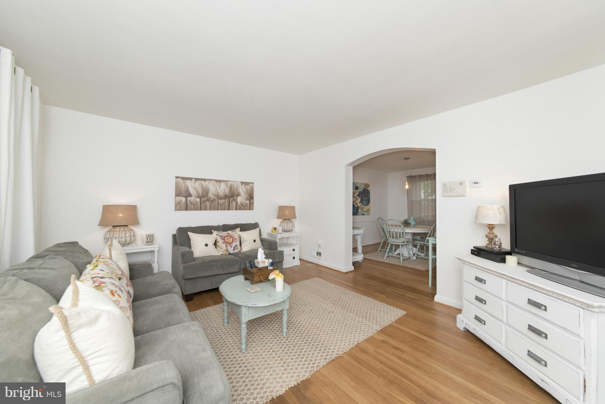6222 Falkirk Road Baltimore, MD 21239 - Photo 3 of 30 Living Room