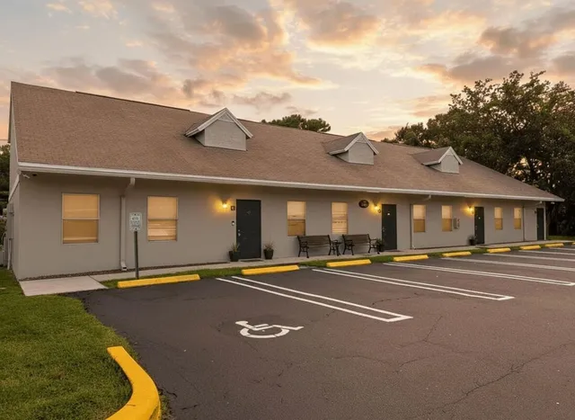 $2,295 | 5201 Wallis Road, Unit D, Royal Palm Estates, FL 33415