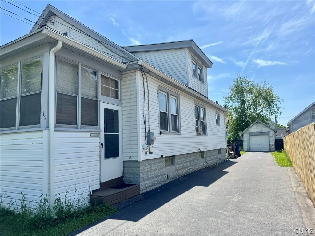 119 Merrill Street Syracuse, NY 13208 - Photo 3 of 43