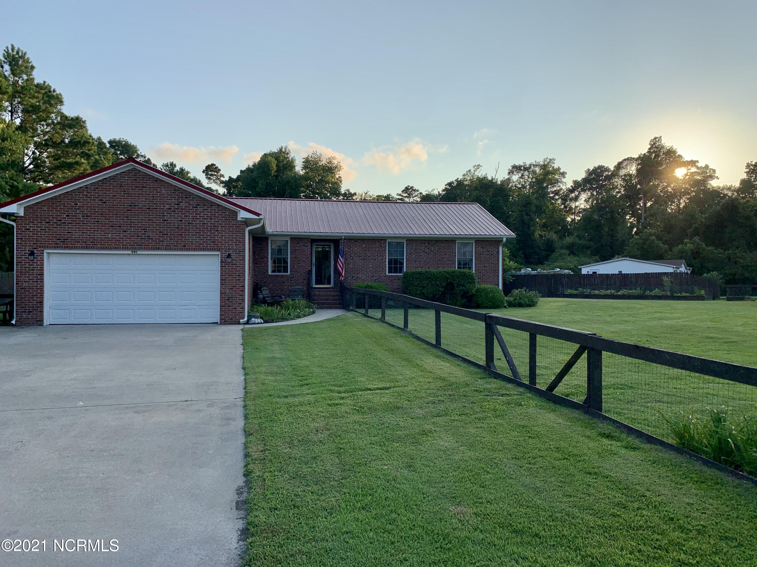 991 Hardesty Loop Road Newport, NC 28570 - Photo 1 of 2 IMG_2426