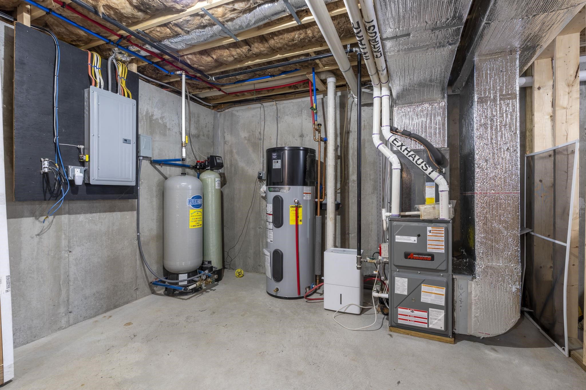 1109 Mammoth Road, Unit A Pelham, NH 03076 - Photo 24 of 28