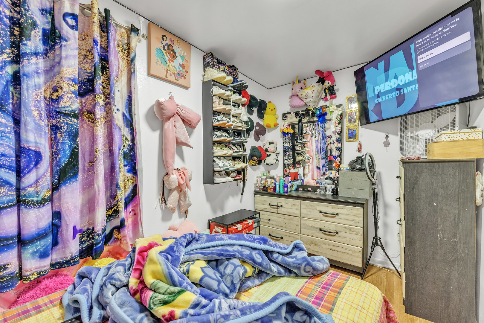 5114 South Justine Street Chicago, IL 60609 - Photo 16 of 37 a view of kids room with toys