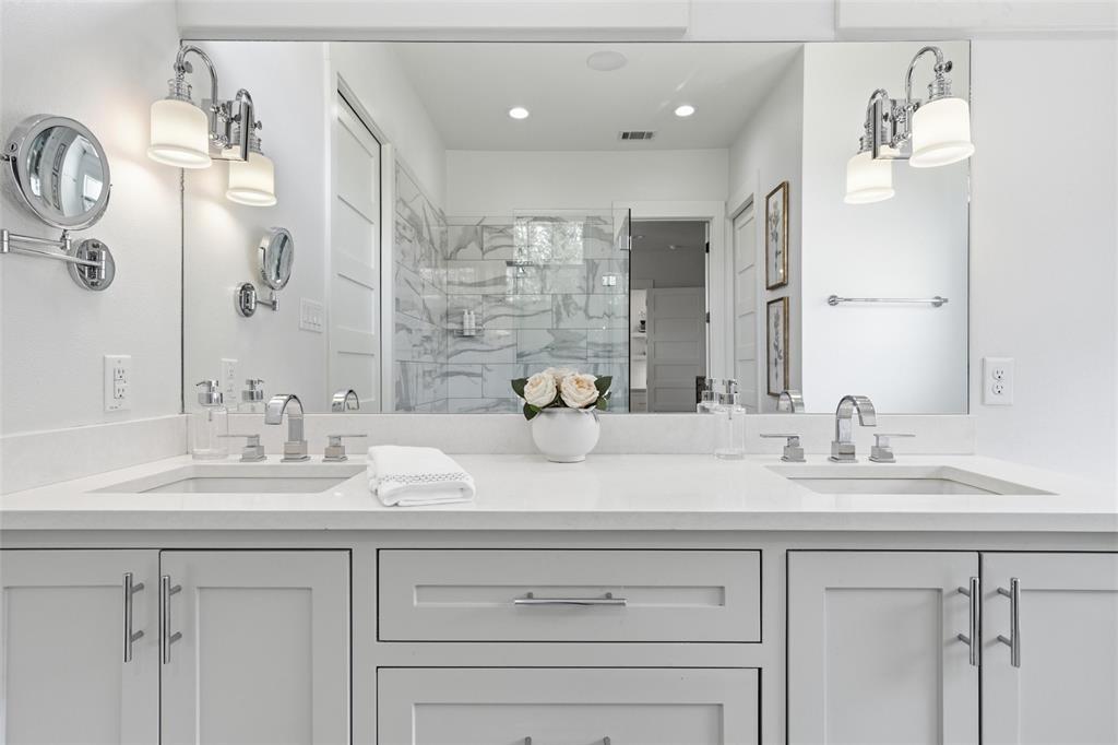 17001 Escondida Court Woodway, TX 76712 - Photo 19 of 40 a bathroom with double sink and a mirror