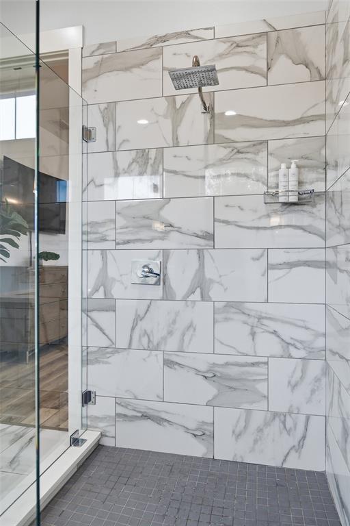 17001 Escondida Court Woodway, TX 76712 - Photo 20 of 40 a bathroom with a shower