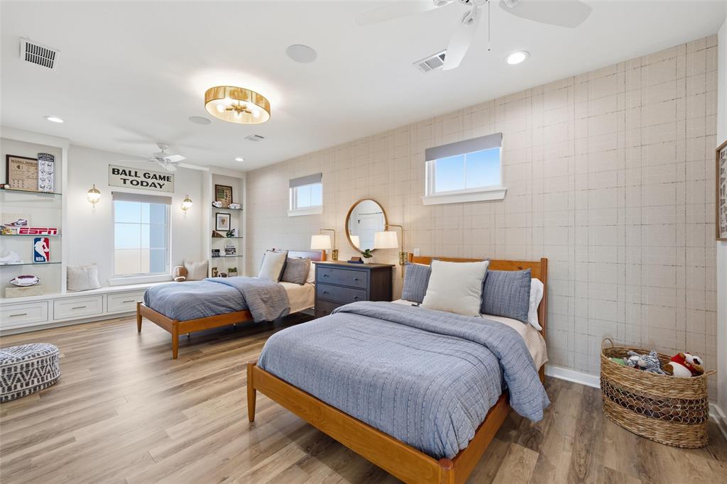 17001 Escondida Court Woodway, TX 76712 - Photo 28 of 40 a bedroom with bed and a window