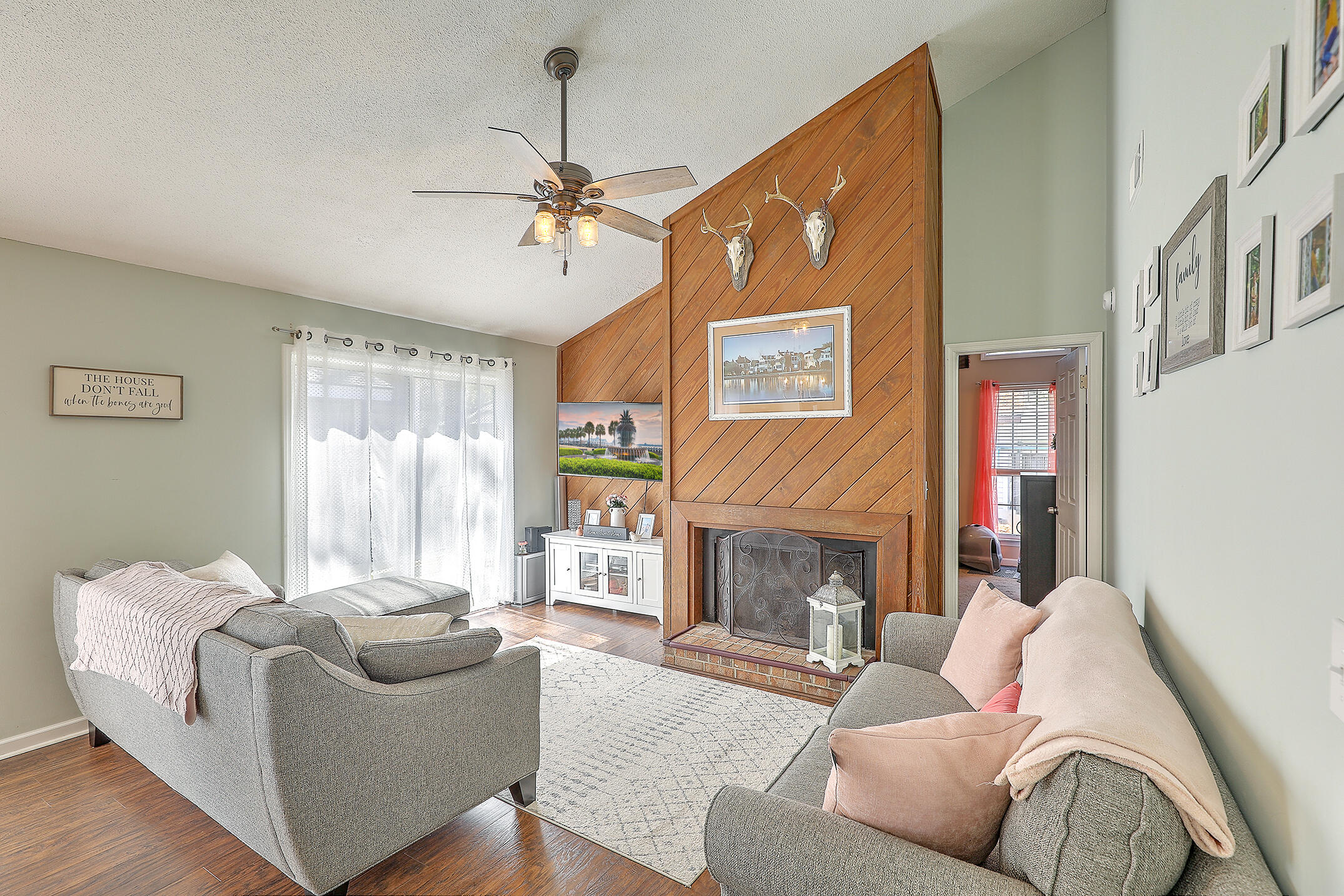 206 Pebble Creek Road Summerville, SC 29486 - Photo 4 of 15 1R3A7305_06_07_08_09_10_11