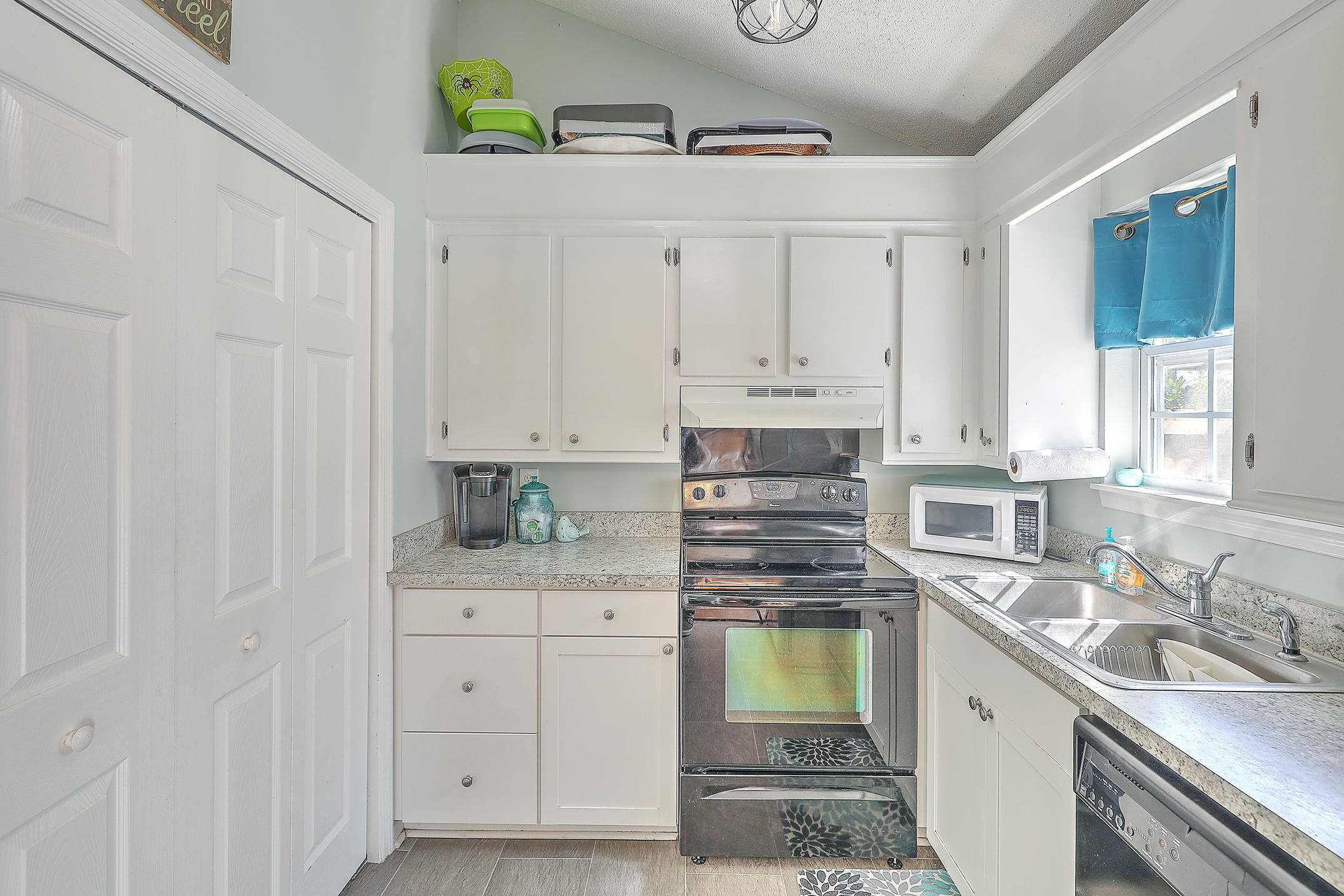 206 Pebble Creek Road Summerville, SC 29486 - Photo 8 of 15 1R3A7361_2_3_4_5_6_7