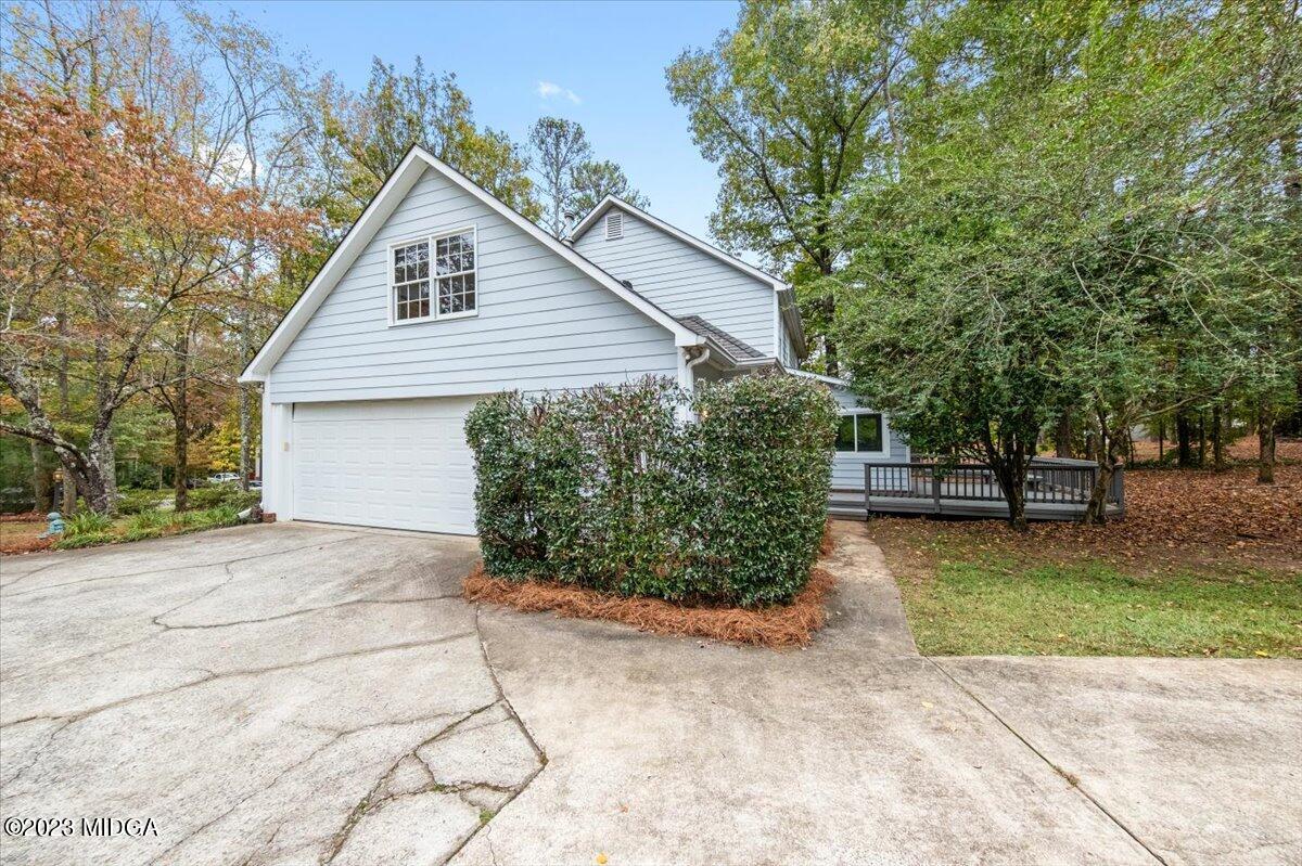 1434 Craddock Way Macon, GA 31210 - Photo 31 of 32 a front view of a house with garden