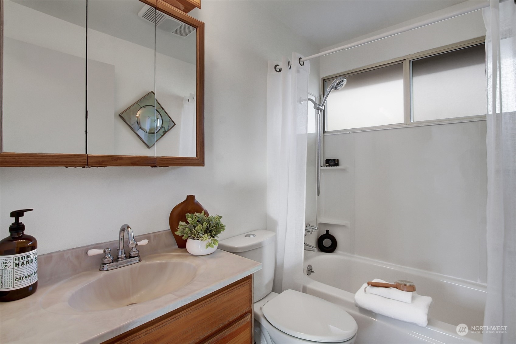 21027 Elberta Road Lynnwood, WA 98036 - Photo 16 of 23 Gallery Image 16