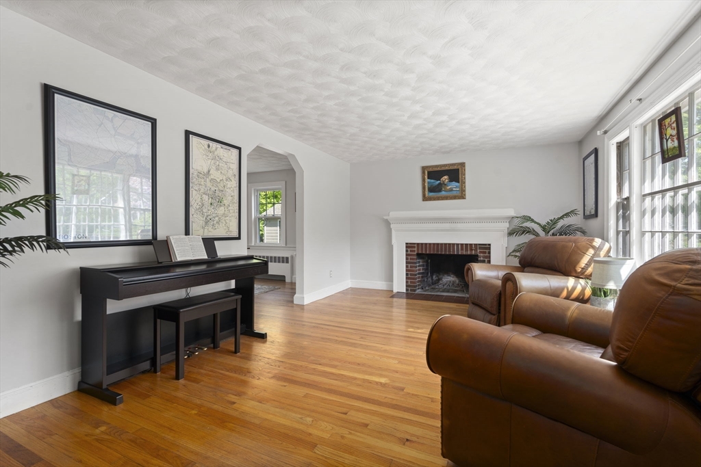 12 Maple Road Melrose, MA 02176 - Photo 4 of 29 Gallery Image 4