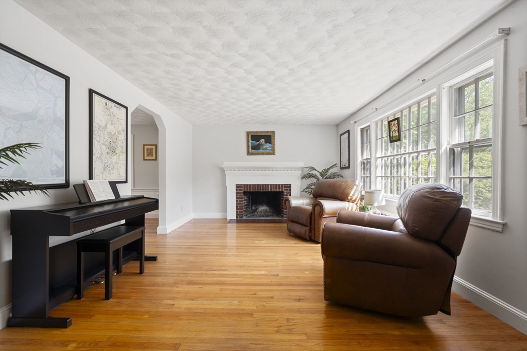 12 Maple Road Melrose, MA 02176 - Photo 5 of 29 Gallery Image 5