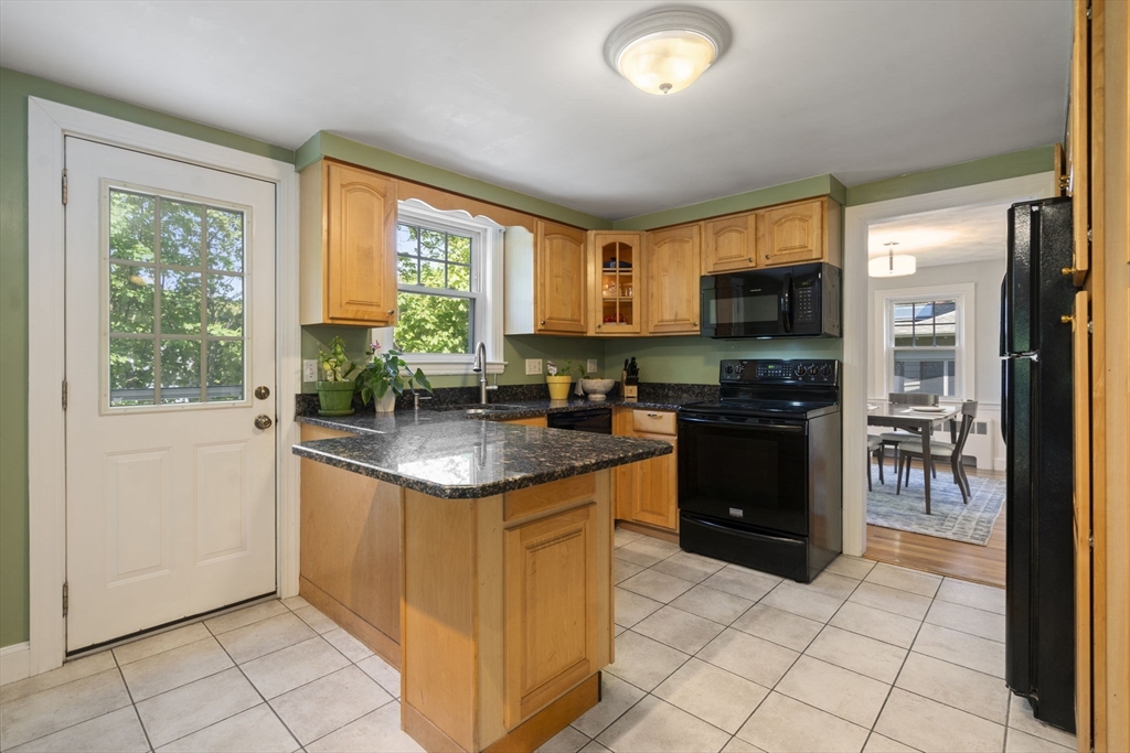 12 Maple Road Melrose, MA 02176 - Photo 8 of 29 Gallery Image 8