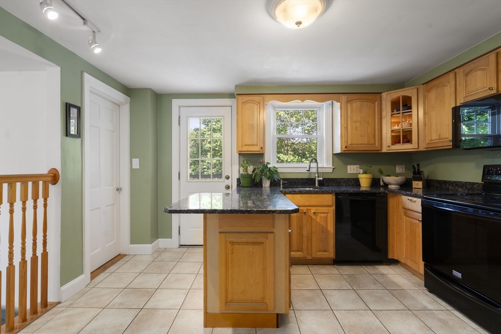 12 Maple Road Melrose, MA 02176 - Photo 9 of 29 Gallery Image 9