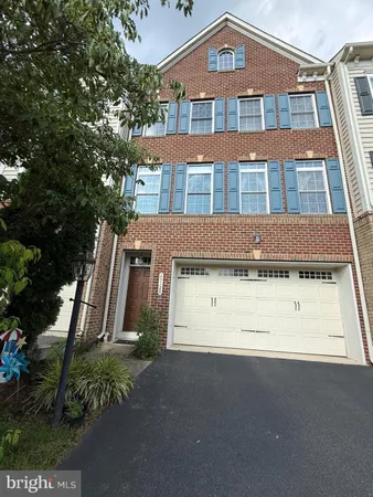 $3,300 | 25128 Deerhurst Terrace, Chantilly, VA 20152