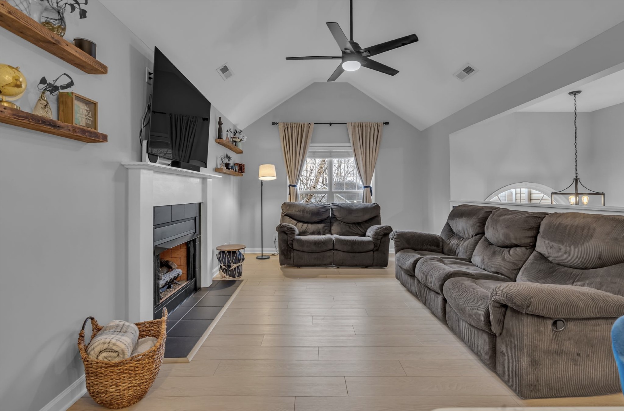 1589 Hedgewood Road Clarksville, TN 37042 - Photo 9 of 27 Gallery Image 9