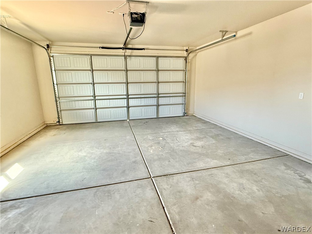 5392 Rattlesnake Road Kingman, AZ 86409 - Photo 32 of 35 a view of a garage