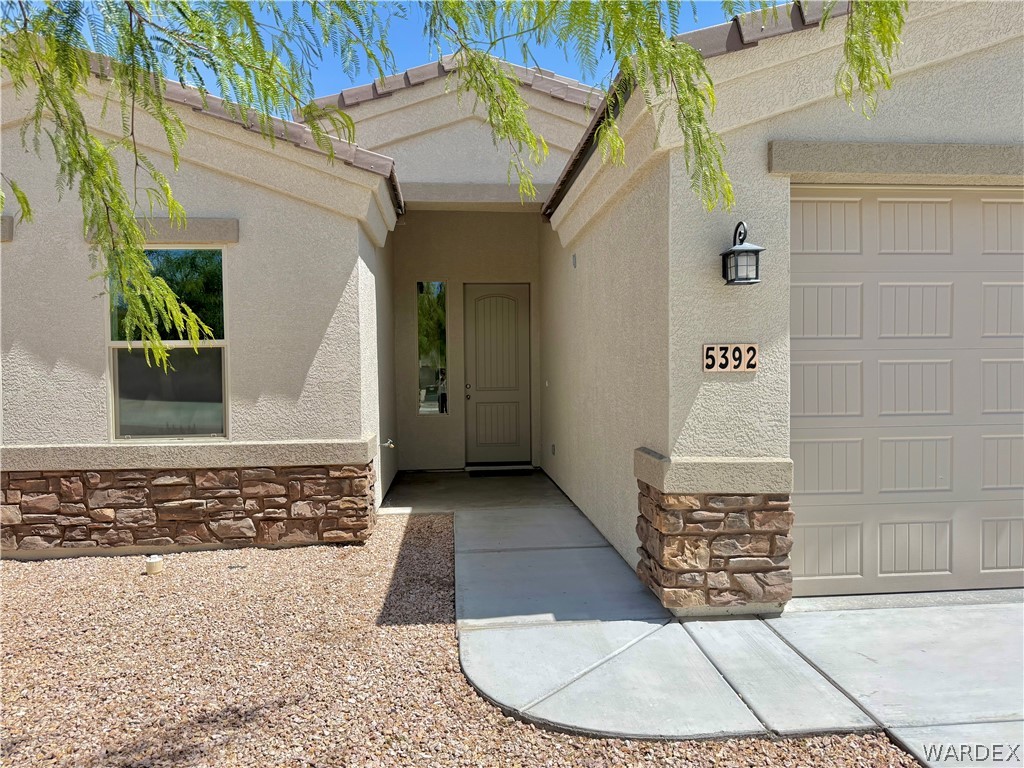 5392 Rattlesnake Road Kingman, AZ 86409 - Photo 4 of 35 a view of front door of house