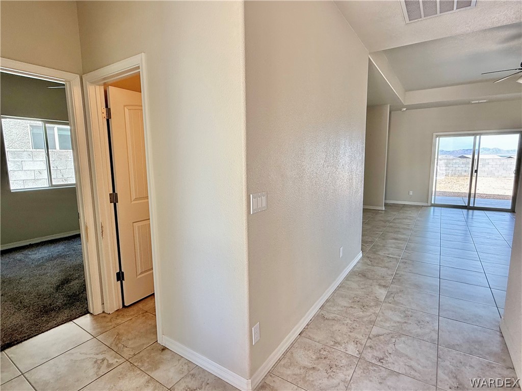 5392 Rattlesnake Road Kingman, AZ 86409 - Photo 6 of 35 an empty room with windows and closet