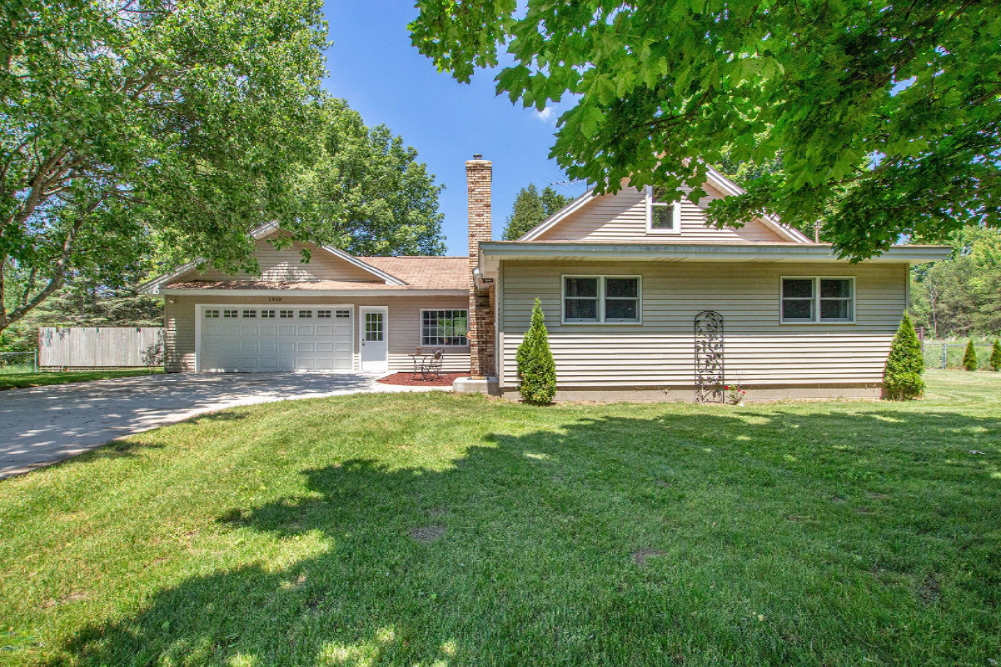 1450 East Riley-Thompson Road Muskegon, MI 49445 - Photo 2 of 26 02
