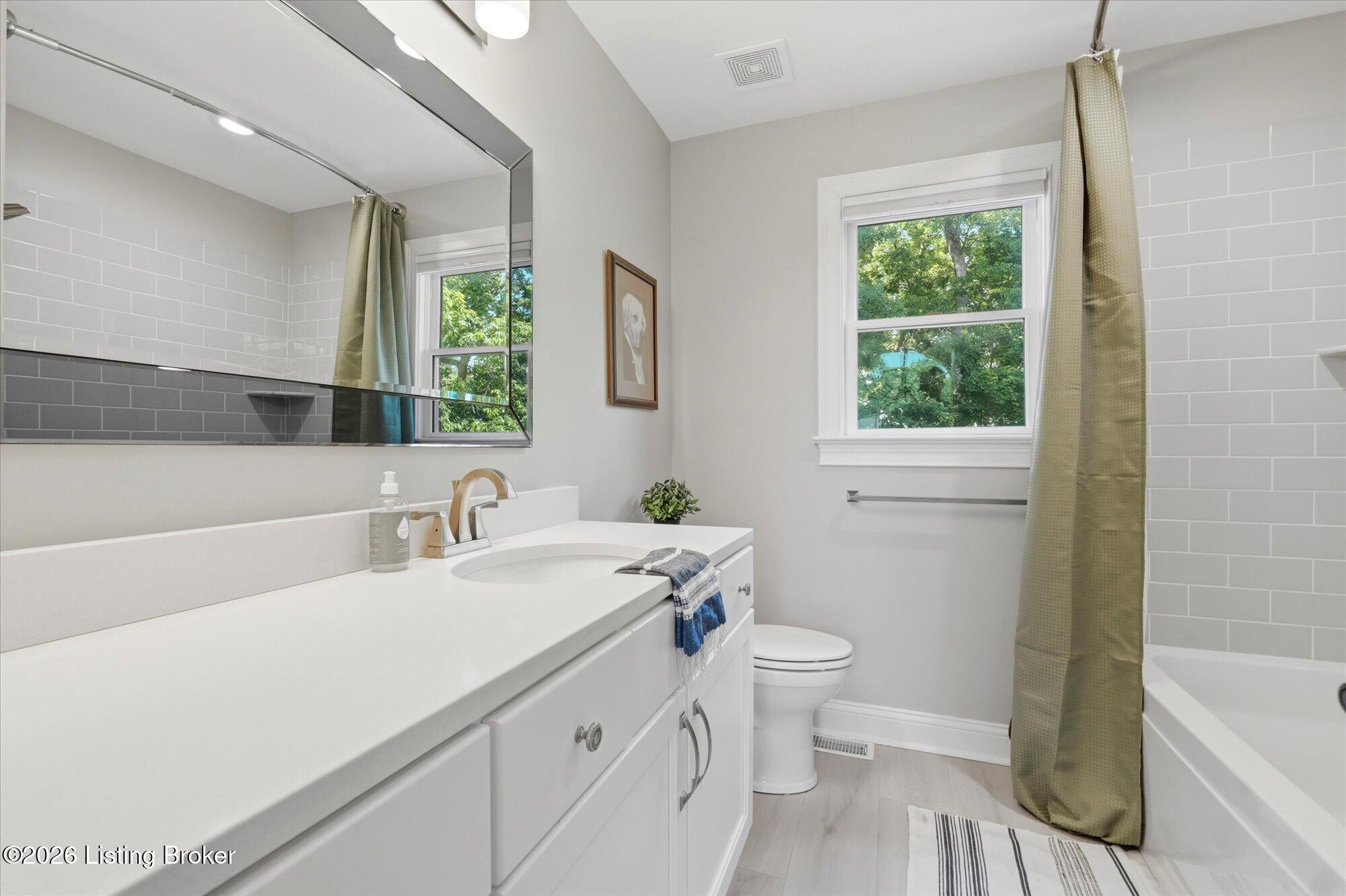 5722 Moser Farm Road Prospect, KY 40059 - Photo 29 of 65 Bathroom