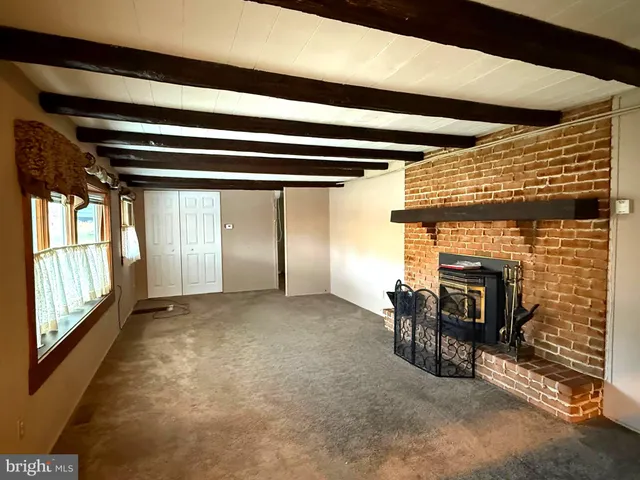 a view of a livingroom with furniture and windows