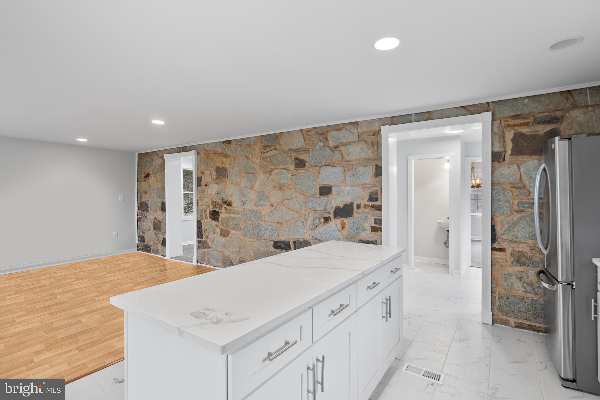 7028 Deerfield Road Baltimore, MD 21208 - Photo 6 of 27 Gallery Image 6