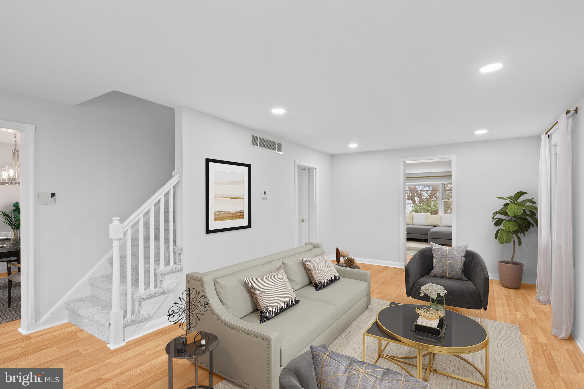 7028 Deerfield Road Baltimore, MD 21208 - Photo 8 of 27 Living Room