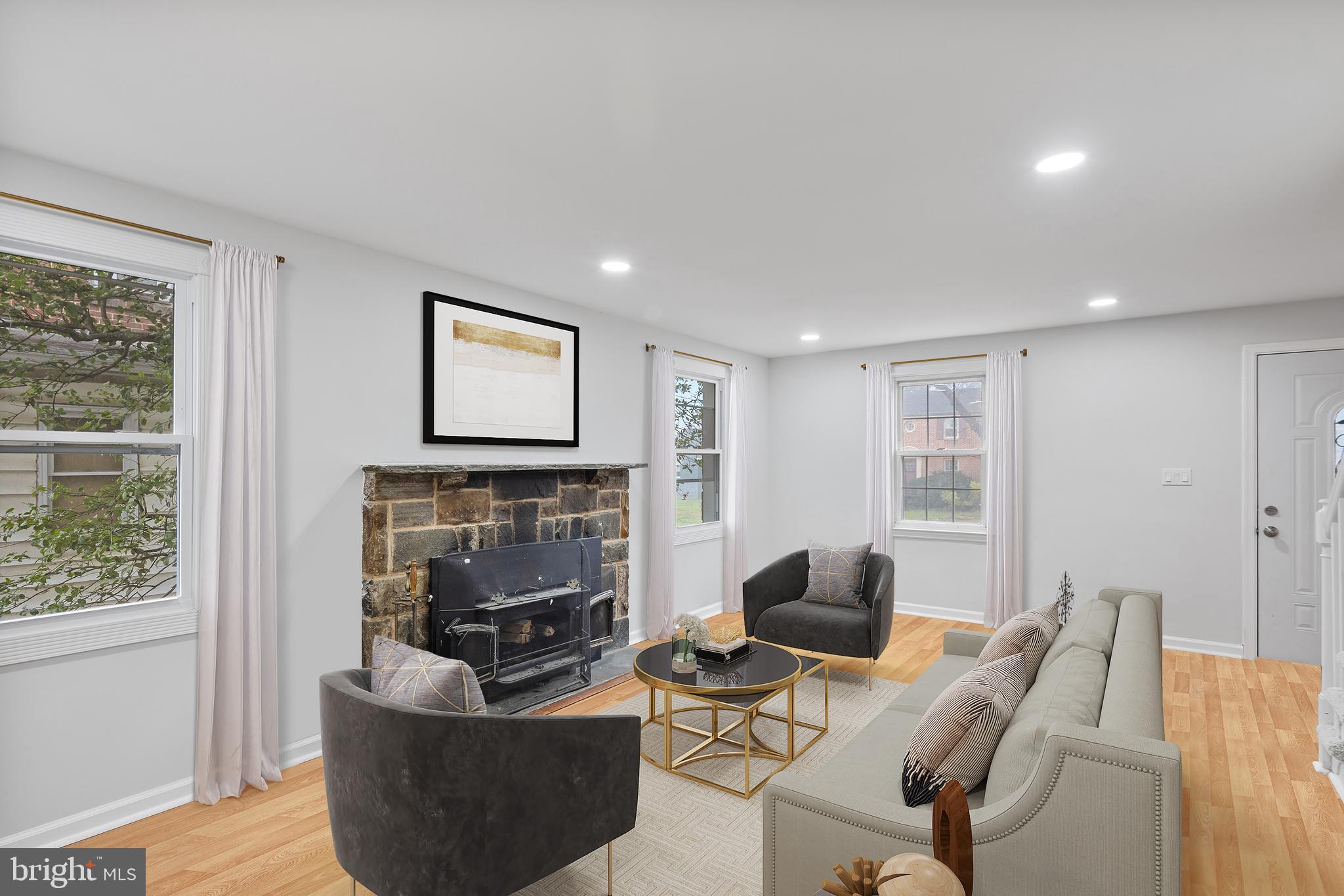 7028 Deerfield Road Baltimore, MD 21208 - Photo 9 of 27 Living Room